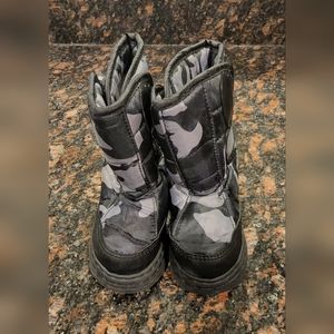 Boys Snow Boots Toddler (Size 5)